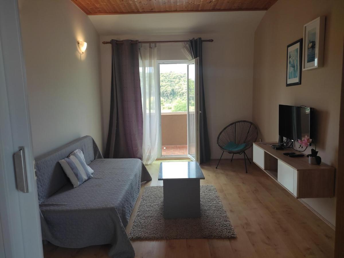 Apartment Arba 1 With Heated Pool Rab Town Dış mekan fotoğraf